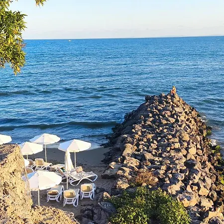 Sun Wave Near The Sea Lejlighed