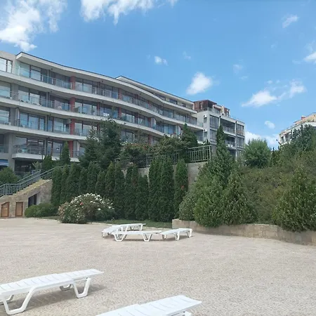 Sun Wave Near The Sea スヴェティ・ヴラス