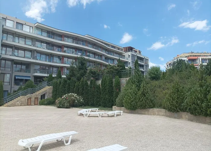 Sun Wave Near The Sea 圣弗拉斯